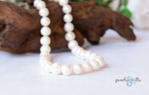 White freshwater baroque pearl necklace